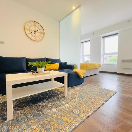 Park Street Apartment Luton By Hostaguest Kültér fotó