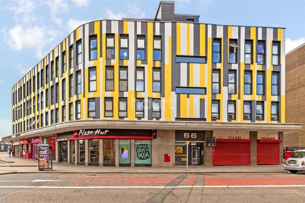 Park Street Apartment Luton By Hostaguest Kültér fotó